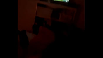 Mientras El Juega A La Play Yo Me Entretengo