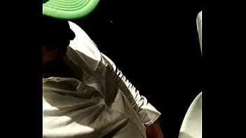 Heteros Orinando En Antro Spy