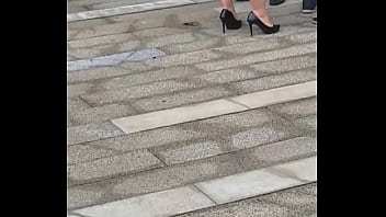 Horário De Trabalho, Desci Pra Fumar E Me Deparei Com Isso! Pau Duro Na Hora!