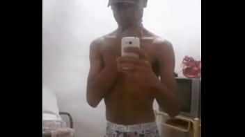 Leonardo Rodrigues – De Cueca Boxer No Instagram 02