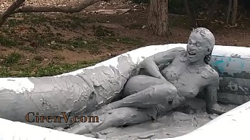 Clay Sploshing In The Pool – Ciren V