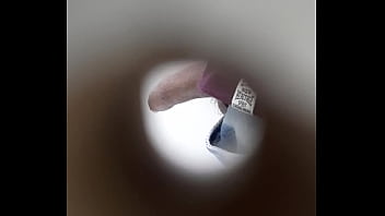 Hombres Masturbándose En Baños Publico