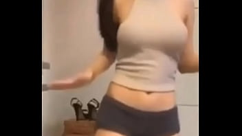 Who Is She? – sexy, tetona, baile, historia, who-is-she – Video 3250943