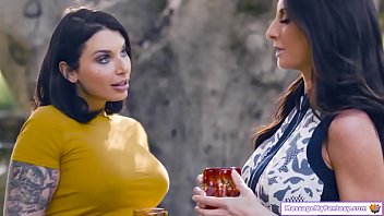 Milf Client Is Massaged By Other Client