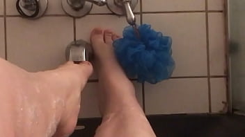 Sexy Bathtub Footjob