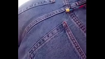 Um Total Virjão, Pervertido E Punheteiro Filmando A Raba Da Novinha De Fio Dental Na Praia Da Ceição.