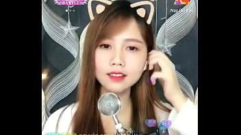 Em Gái Xinh Xắn Livestream Tr_n Uplive
