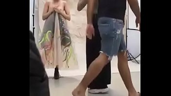 Emily Garcia Pagando Peitinho