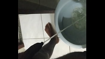 Pau Uncut Mijando Sem Botar A Mão No Pau