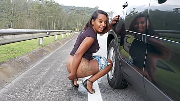 Samira Ferraz é Flagrada Fazendo Xixi – Aniaty Barboza – Ed J.