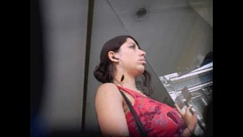 ⁣Upskirt A Morocha Tetona