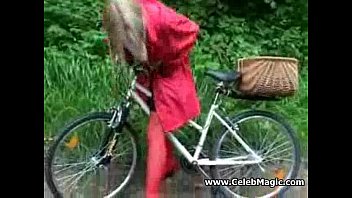 ⁣Little Red Riding Hood French