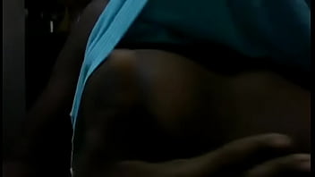 Joven Se Toca Los Pechos Muy Riko