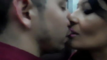 Encontre Al Vecino En El Ascensor Y Se La Chupe Divino