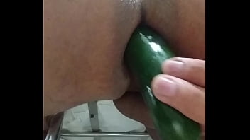 Dándome Con El Pepino – anal, dildo, ass, cucumber, gay, culo, latino, pepino, gay-amateur, fuck-my-hole, drilling-hole-with – Video 2908168