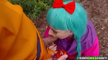Cock Hungry Cosplayer Jessie Saint Sucking The Sutds Big Cock