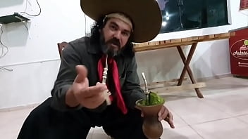 Baitaca Ensinando A Fazer Um Mate Topetudo