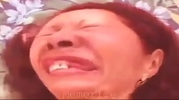 Velha Transando Na Igreja Abandonada