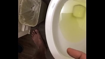 Piss, Peeing, Goldenshower, Urinate – Pissing – 2025 – Incredible – Show – Video 2807000