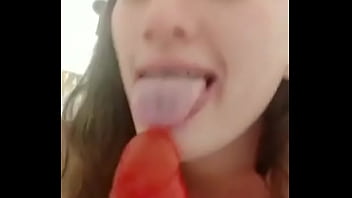 Pendeja Haciendo Oral A Consolador(parte 2)