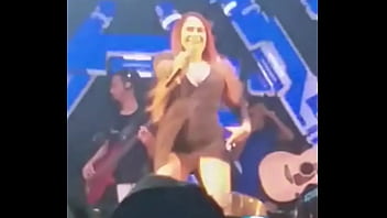 Cantora Mostrando A Buceta