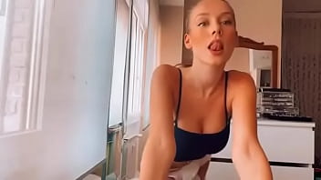 Ester Expósito Dancing Reggaeton