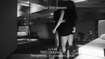 Hotwife Faz Um Streptease Para Fã Maduro E O Corninho Filma Ela Seduzindo O Amigo. (trecho Da Parte 1)