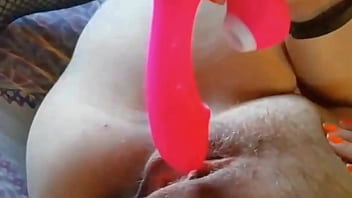 Gemma Gomory Probando Juguete