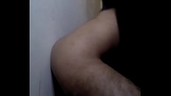 Hetero Pegando Las Nalgas En La Pared Con Dildo