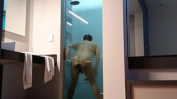 Disfrutando En La Ducha