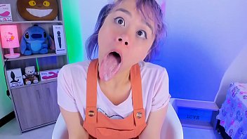 Lila Jordan Escupe En Un Vaso Para Ti