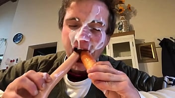 Fetisch Mit Würstel, Möhre Und Cum