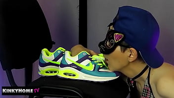 Asmr - The Girl Very Loves Her Nike