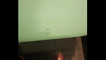 Gozando No Banheiro Publico