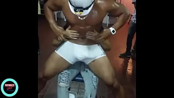 Paparazzi Strip Proyeccion Internacional