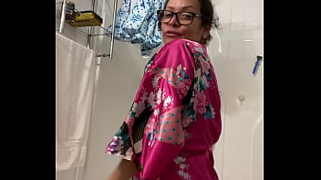Anna Mature Mature Latina Dancing In Her Robe, Subscribe To My To See The Big Reveal .com/annamariamaturelatina