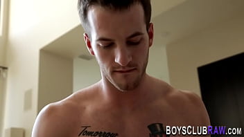 Buff Dude Gets Cock Sucked And Raw Dawg Fucks