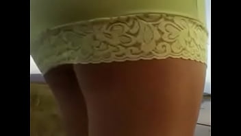 ⁣Hermosas Piernas En Minifalda Verde