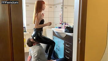 Face-chair For Goddess Kira In Latex Pants – Fullweight Facesitting And Ass Worship