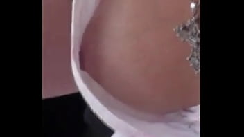 Escote Y Pezón Al Aire Libre