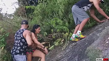 Ksal Hot Vive Uma Aventura única Com A Equipe Hot E O Amigo Pitbull Porn, Subiram Na Montanha Mas Alto Do Rio Para Fuder E Fazer Aquela Sacanagem Gostosa E Com Muita Dp