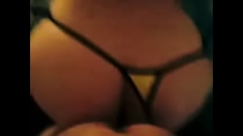 Colombiana Gimiendo En Cuatro En Microbikini De Satin