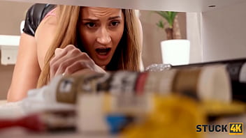 Stuck4k. Naughty Dude Takes Advantage Of His Hotties Sticky Situation