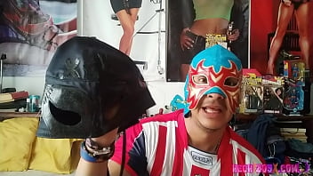 Enseñando Mis Nuevas Mascaras. No Sexo.