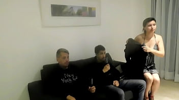 Minha Irm_ Vaga Foda O Canalizador, Ent_o Foda Meu Namorado E Ap_s Limpar Seu Galo Com A Boca, Vai Beijar Com O Marido ….