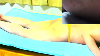 激しい息遣い。セクシー下着、ほぼ全裸でトレーニング