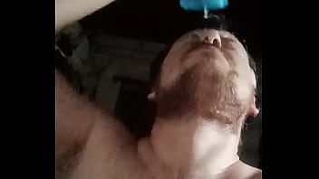 Вылил на лицо СОБСТВЕННУЮ СПЕРМУ! Обожаю свежую кончу! Увлажняющая маска из СПУЩЩЁНКИ! Кончил и вылил сперму себе на ебало!