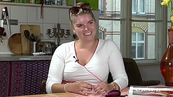Natascha Besorgt Es Sich Gerne Im Stehen
