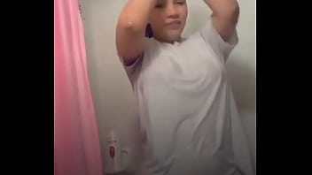 Novinha No Chuveiro Toda Molhadinha