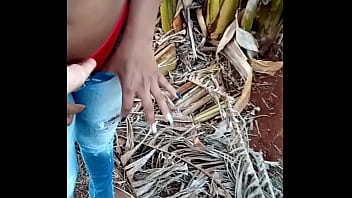 Vizinho Pauzudo Esperou Os Pais Da Sair E Veio Enfiar Sua Rola Grosa Ate O Talo